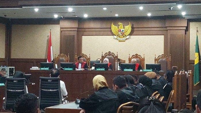 Tahan Tangis, Hakim Sebut Perbuatan Zarof Ricar Cederai dan Hilangkan Kepercayaan Publik Terhadap MA