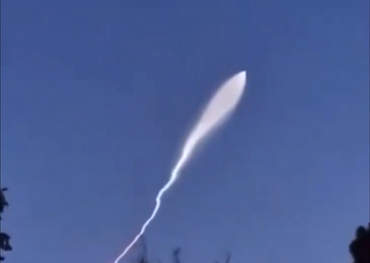 Iran Gunakan Rudal Tipe Baru yang Dirahasiakan dalam Serangan Terbaru ke Israel