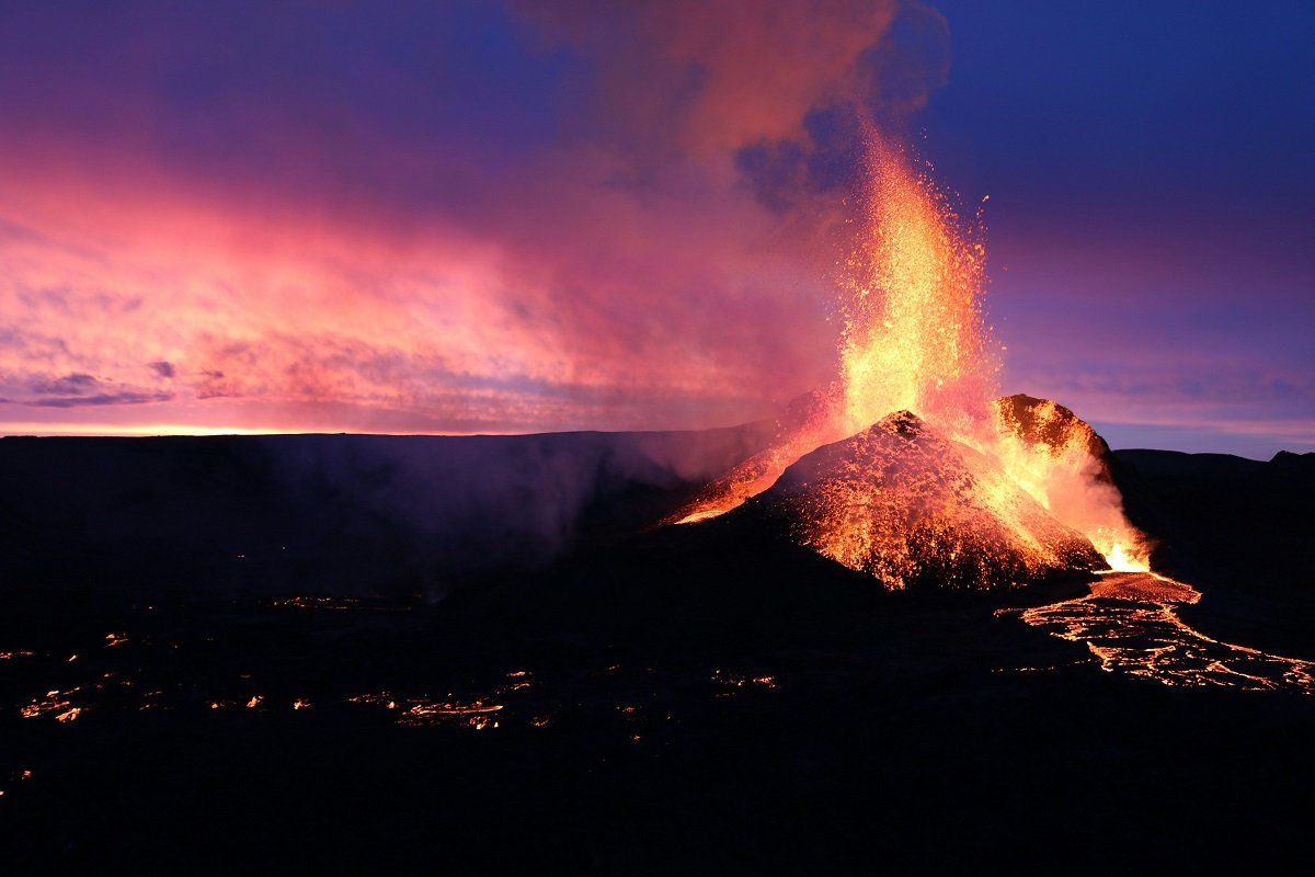 Letusan Gunung Berapi Hawaii Ditemukan Muntahkan Emas dan Logam Mulia