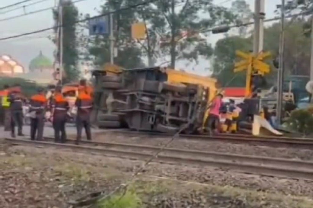 KAI Commuter bakal Polisikan Sopir Truk Buntut Kecelakaan KRL di Tangerang