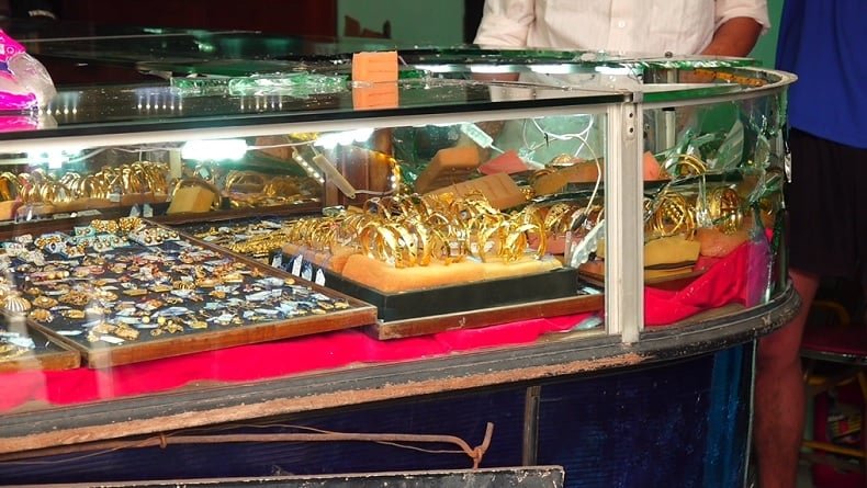 Kronologi Perampokan Toko Emas di Lumajang, Pelaku Pecahkan Kaca Etalase