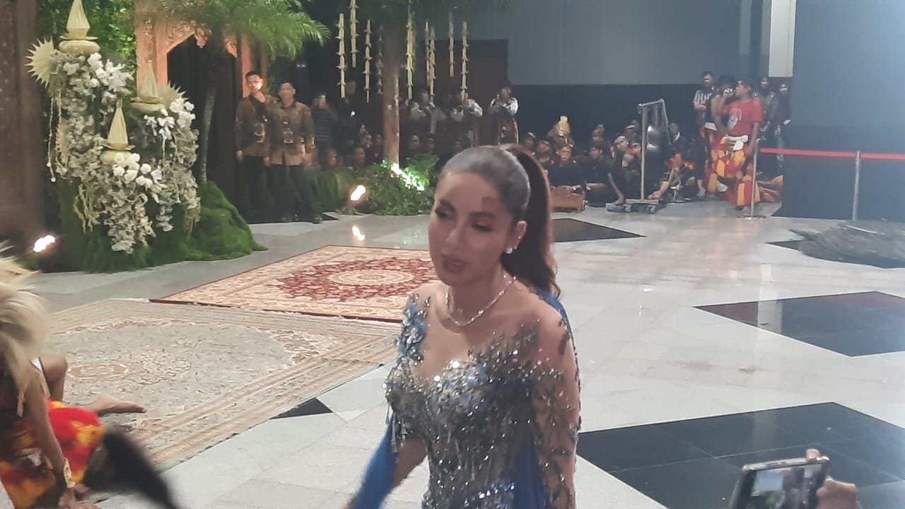 Tanpa Hijab, Olla Ramlan Hadir di Ngunduh Mantu Al Ghazali dan Alyssa Daguise