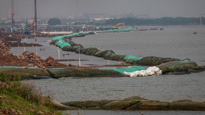 Jawa Tengah Usul Tanggul Laut Demak Pakai Konsep Hybrid Sea Wall
