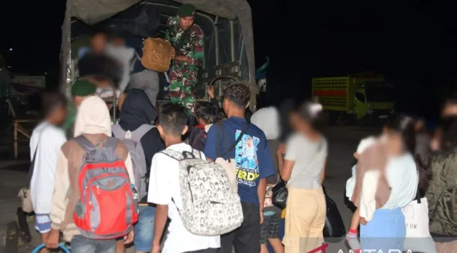 Satgas Pamtas Yonarmed 11 Berhasil Gagalkan Penyelundupan 15 Anak ke Malaysia