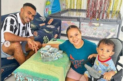 Usai Bela Timnas, Yance Sayuri Berikan Kejutan Uang Tunai untuk Ultah Istri