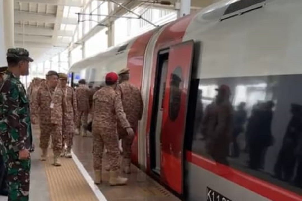 Retreat Jilid II, Puluhan Kepala Daerah Naik Kereta Cepat Whoosh