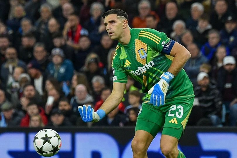 Andre Onana Jadi 'Duri dalam Daging' untuk Transfer Emiliano Martinez ke MU
