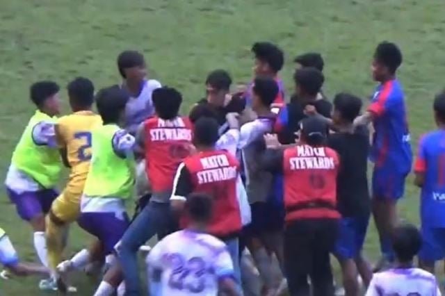 Viral Laga Porprov Sepak Bola Malang vs Bojonegoro Ricuh, 4 Pemain Kena Kartu Merah