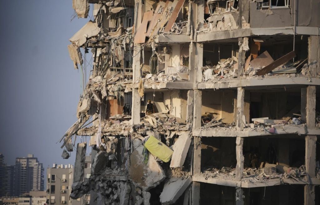 Serangan Iran Hantam 5 Lokasi Israel dan Yerusalem Barat, Iron Dome Makin Tak Berdaya