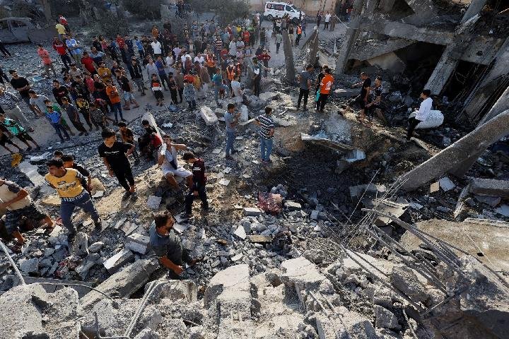 Titik Bantuan atau Titik Kematian? Ribuan Warga Gaza Tewas Saat Mengantre Makanan!